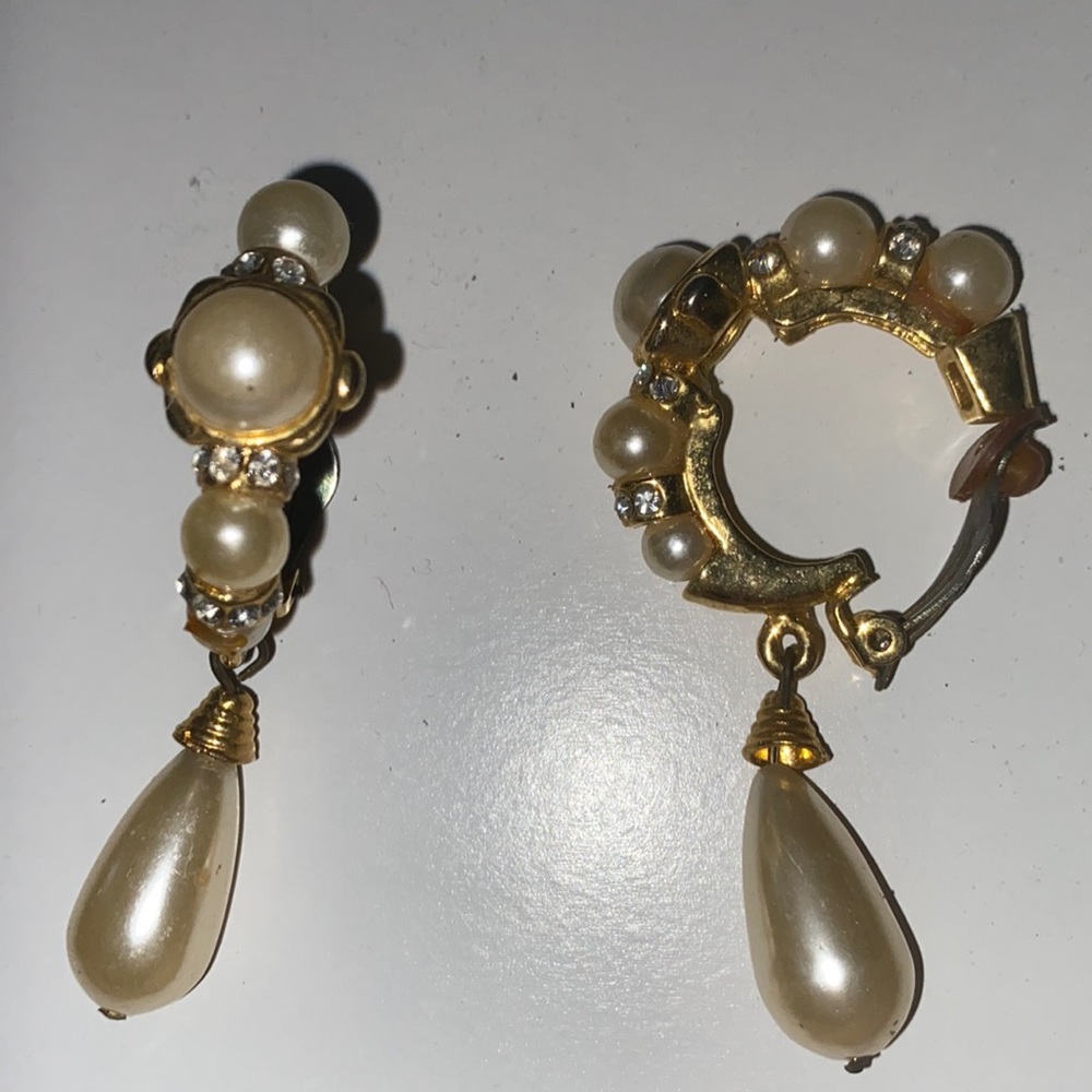 Vintage 90s gold tone Clip on earrings